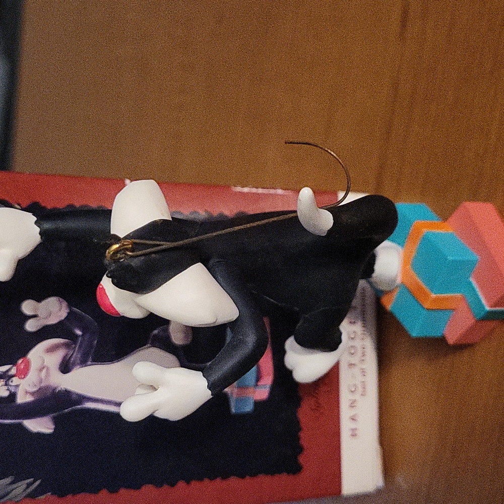 Looney Tunes Sylvester Christmas Ornament - Picture 4 of 8